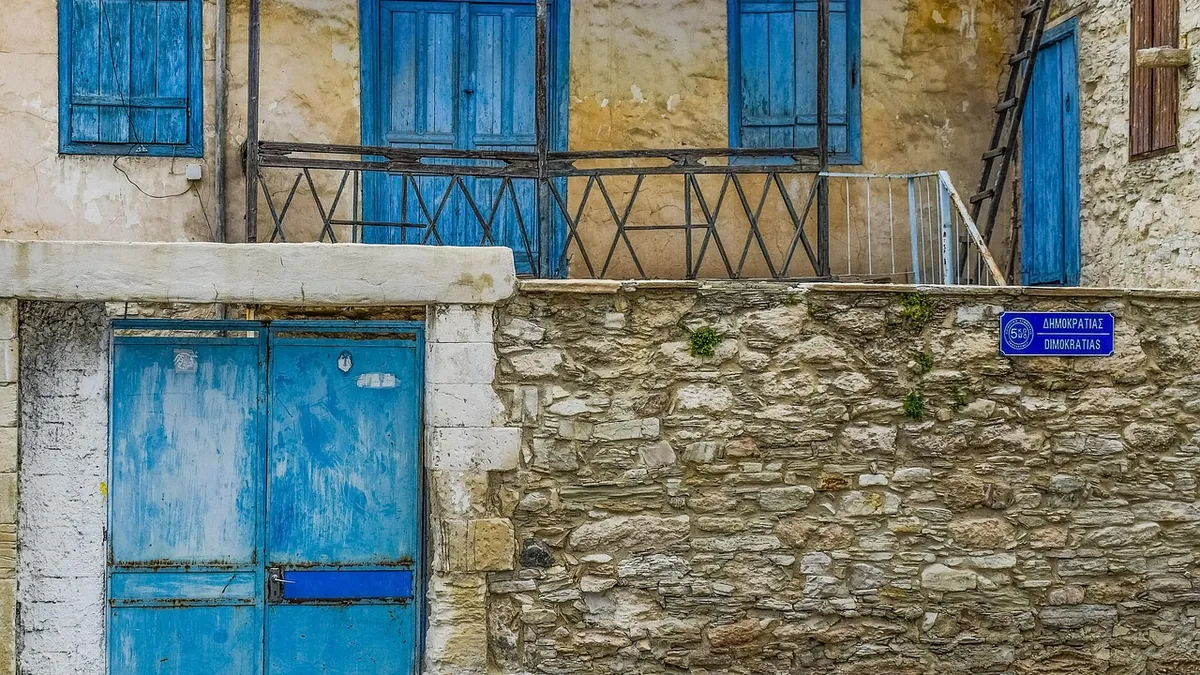 Driving Rain on Exterior Walls: Why Some Homes Leak Sideways — windows, doors & walls repair and waterproofing guidance